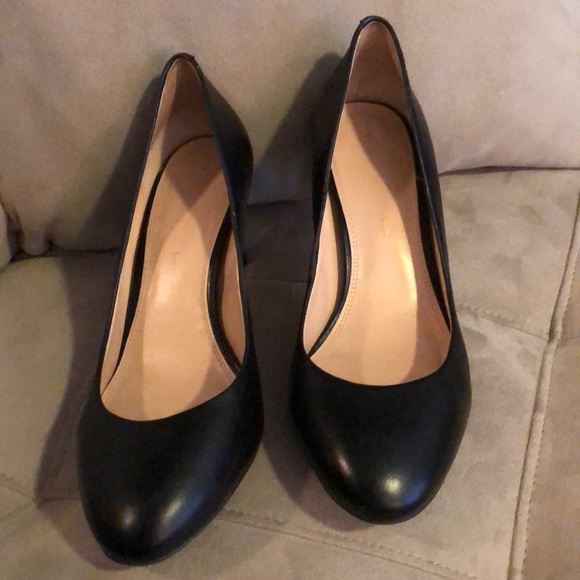 Banana Republic Shoes - Banana Republic Black Pumps